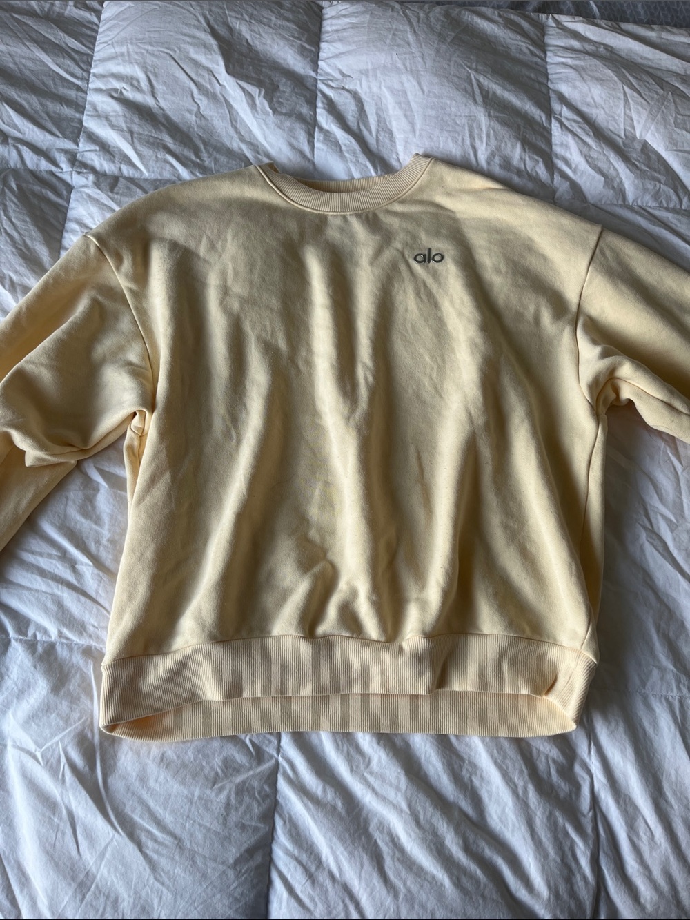 LIMITED EDITION ALO CANDLELIGHT YELLOW CREWNECK